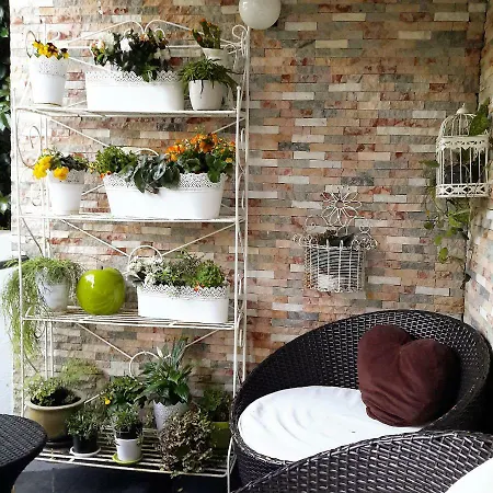 Kika Alloggio in famiglia Estoril